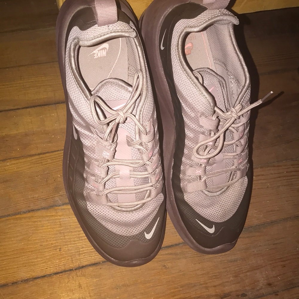 Women’s Nike shoes